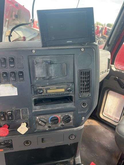 2011 Mack CHU613 showing 38,136 mi, hrs unknown- doesn't run