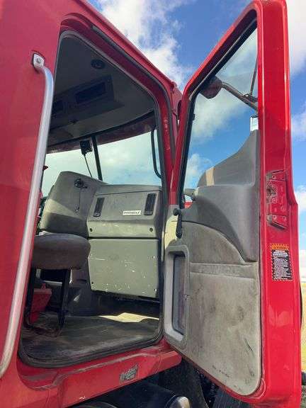 2008 Mack CHU613 showing 50,530 mi, 12,375 hrs- runs