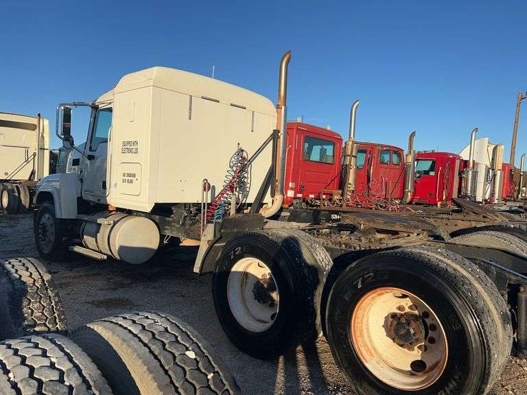 2008 Mack CHU613 miles & hrs unknown- runs