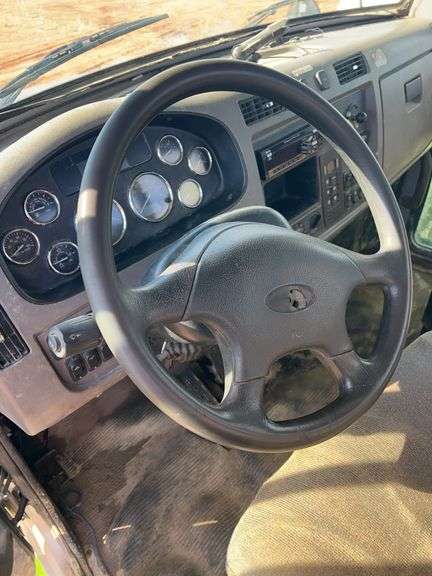 2018 Peterbilt PB348 showing 43,073 mi, 6,155 hrs - runs