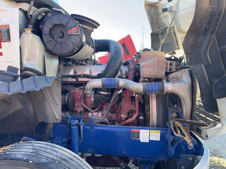 2014 Mack CXU613 showing 501,255 mi, hrs unknown- runs