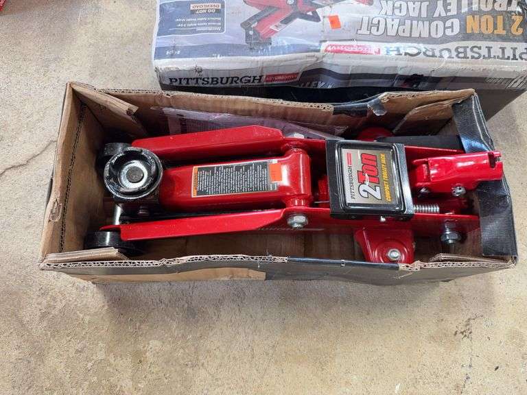 Pittsburgh 2-ton Floor Jack