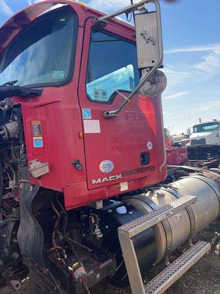 2012 Mack CHU613 showing 34,193 mi, hrs unknown - doesn't run