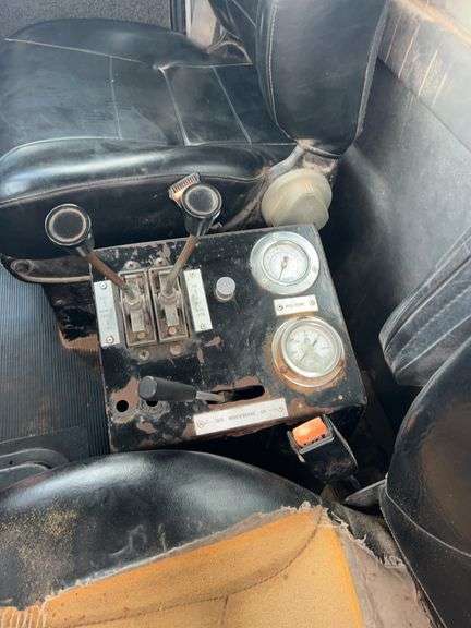 2002 Peterbilt Winch Truck 379 showing 6,294mi, hrs unkown- runs