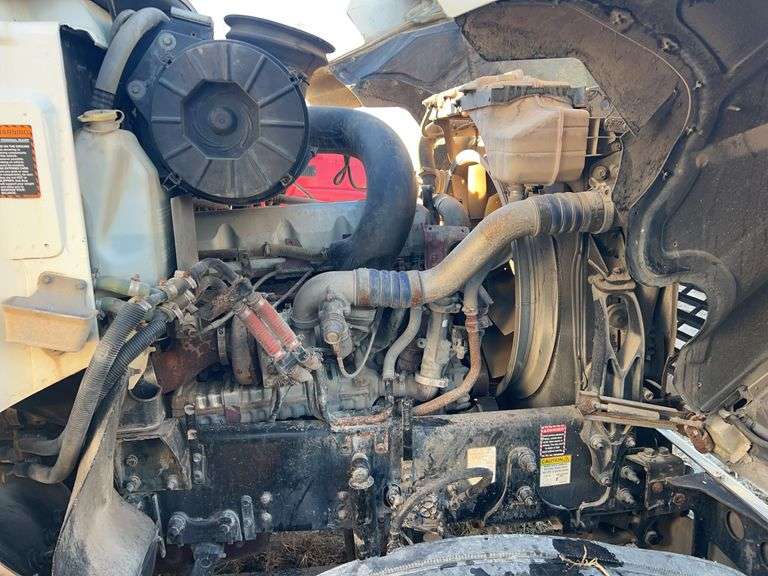 2008 Mack CHU613 showing 566,424 mi, 15,328 hrs- runs