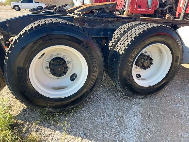 2012 Mack CHU13 showing 28,654 mi, 15,876 hrs- runs