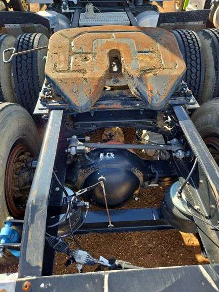 2015 Peterbilt 579 showing 453,390 mi, 22,671 hrs - runs