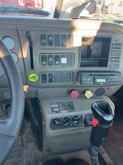 2007 Mack CHU613 showing 38,067 mi, 13,851 hrs- runs