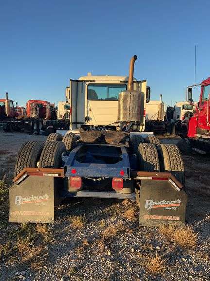 2014 Mack CXU613 showing 665,241, 14,352 hrs- runs