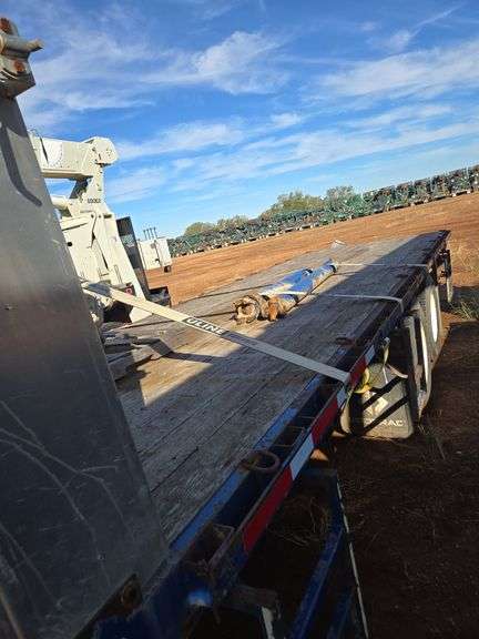 2010 Volvo VN showing 175,079 mi, hrs unknown - doesn't run