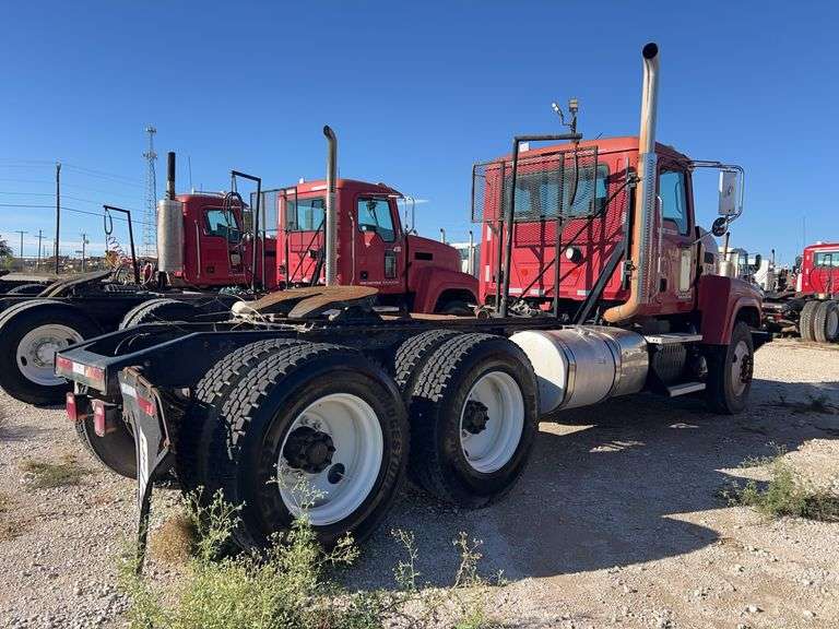 2012 Mack CHU13 showing 28,654 mi, 15,876 hrs- runs
