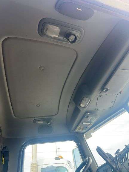 2013 Peterbilt 367 showing 63,847 mi, 9,758 hrs -