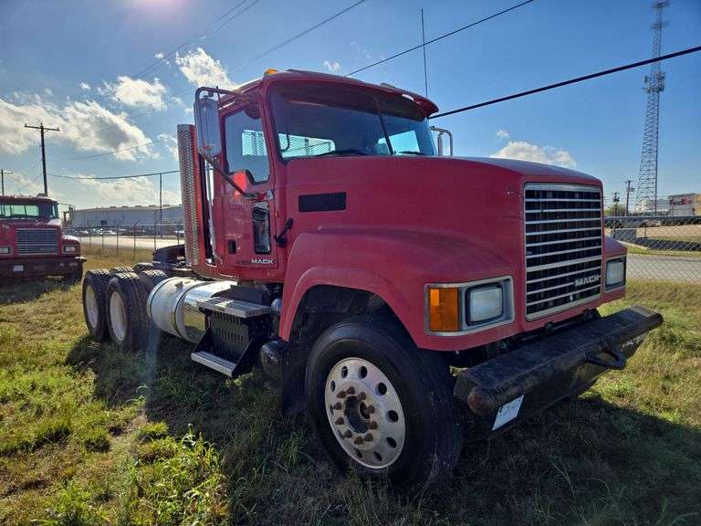 2012 Mack CHU613 showing 44,418 mi, 11,155 hrs- runs