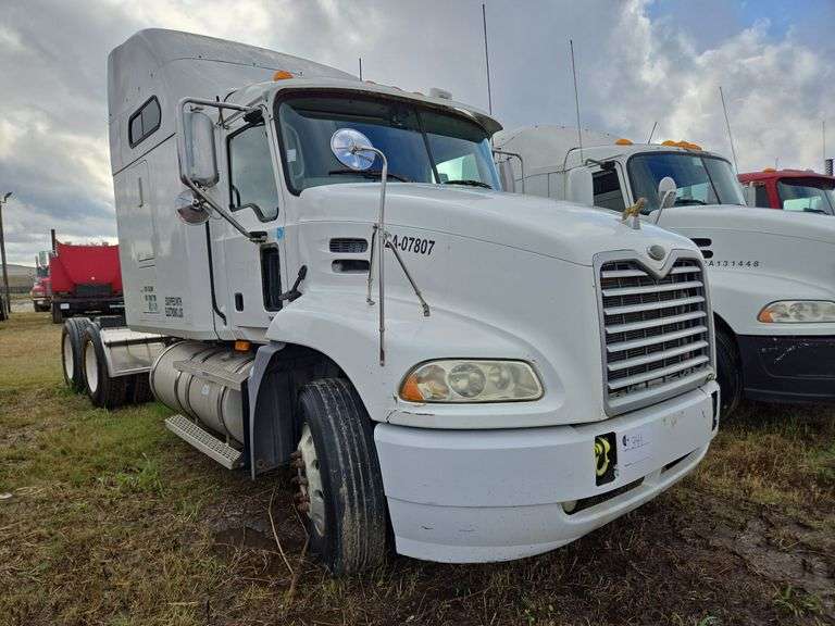 2007 Mack CXN613 565,498 mi, 10,366 hrs- doesn't run