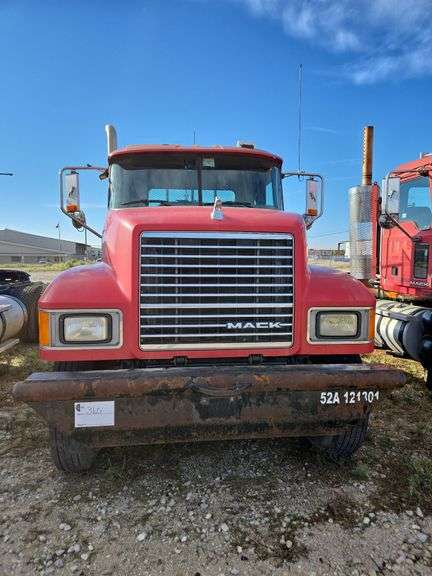 2012 Mack CHU613 showing 30,622 mi, 8,665 hrs- runs
