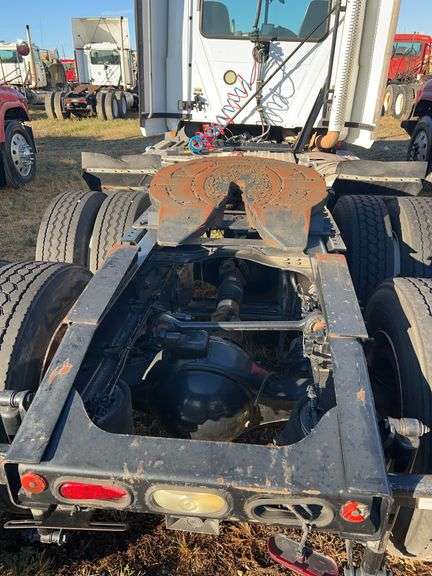 2013 Mack CXU613 showing 402,711 mi, 8,428 hrs- doesn't run