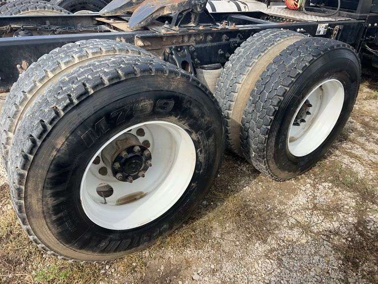 2019 Kenworth T8 showing 17,891 mi, 3,432 hrs - runs