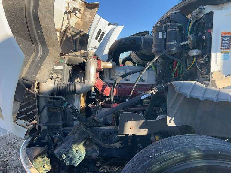 2008 Mack CXU613 showing 529,582 mi, 12,274 hrs- runs