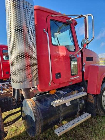 2008 Mack CHU613 showing 50,530 mi, 12,375 hrs- runs