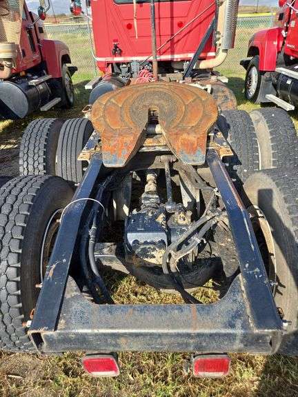 2007 Mack CHN613 showing 55,977 mi, 15,504 hrs- doesn't run