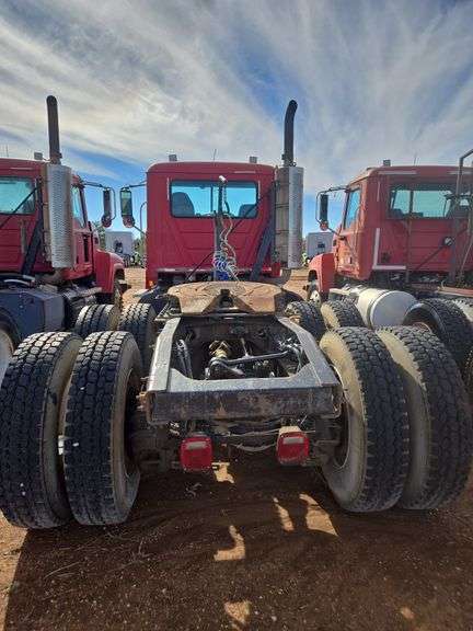 2008 Mack CHU613 showing 52,438 mi, 10,237 hrs - runs