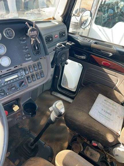 2012 Peterbilt 388 showing 48,817 mi, 9,224 hrs - runs