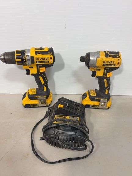 DeWalt cordless drill driver & impact driver w/ battery charger - works