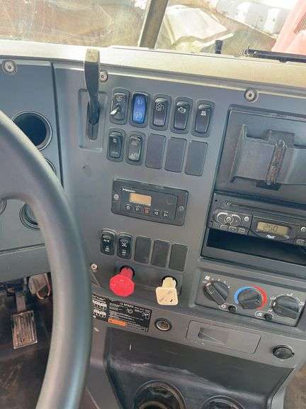 2008 Mack CHU613 showing 52,438 mi, 10,237 hrs - runs