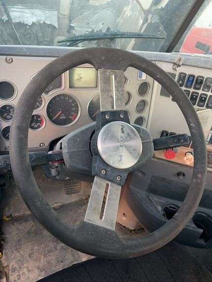 2012 Mack CXU613 showing 719,588 mi, hrs unknown- doesn't run