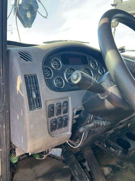 2018 Peterbilt PB348 showing 43,073 mi, 6,155 hrs - runs