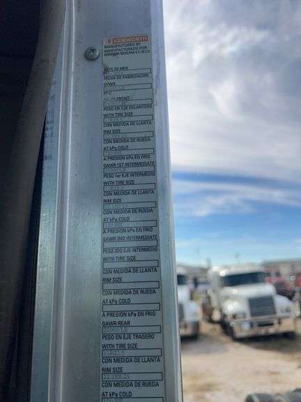 2019 Kenworth T8 showing 17,891 mi, 3,432 hrs - runs
