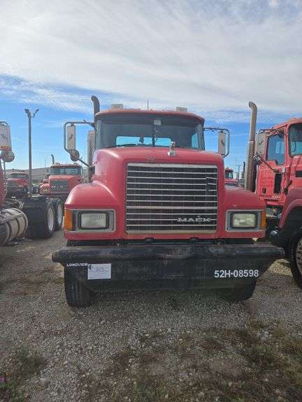 2008 Mack CHU613 showing 61,447 mi, 15,684 hrs - runs