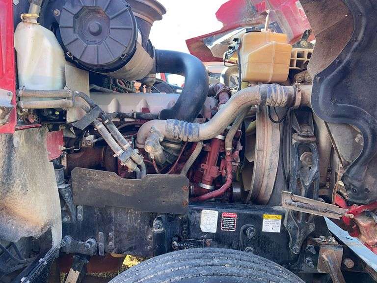 2008 Mack CHU613 showing 61,140 mi, 9,011 hrs- runs