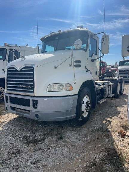 2012 Mack CXU613 showing 223,803 mi, 9,120 hrs - runs