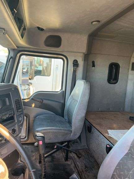 2008 Mack CHU613 showing 566,424 mi, 15,328 hrs- runs