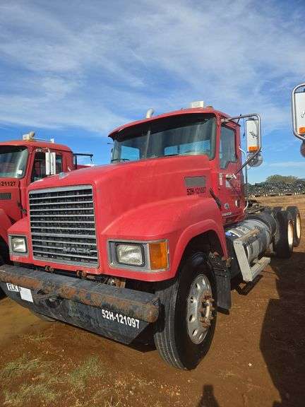 2012 Mack CHU613 showing 30,835 mi, 15,715 hrs - runs