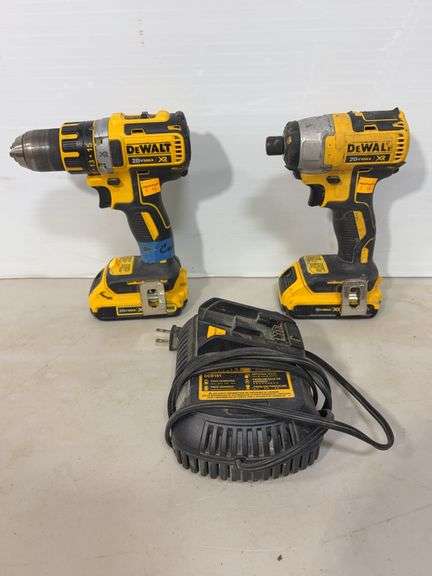 DeWalt cordless impact driver & drill driver w/ battery charger - works