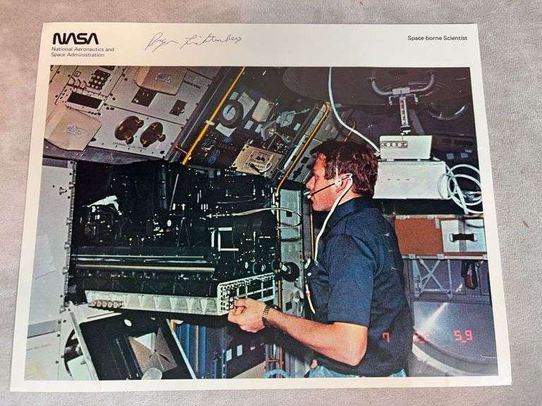 Byron Lichtenberg Signed 8x10 NASA Photo - JSA