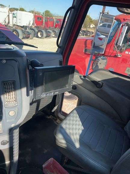 2012 Mack CHU613 showing 32,990 mi, 11,434 hrs- runs