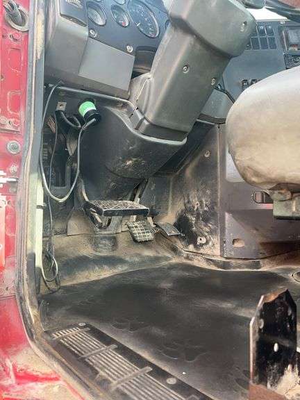 2008 Mack CHU613 showing 46,410 mi, 11,397 hrs- runs