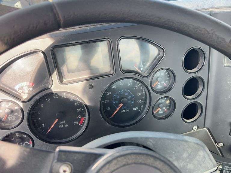 2008 Mack CHU613 showing 50,530 mi, 12,375 hrs- runs