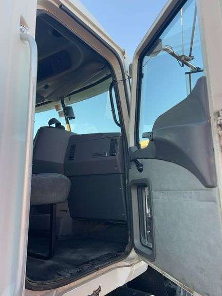 2008 Mack CHU613 miles & hrs unknown- runs