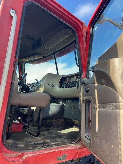 2007 Mack CHN613 miles & hrs unkown- doesn't run