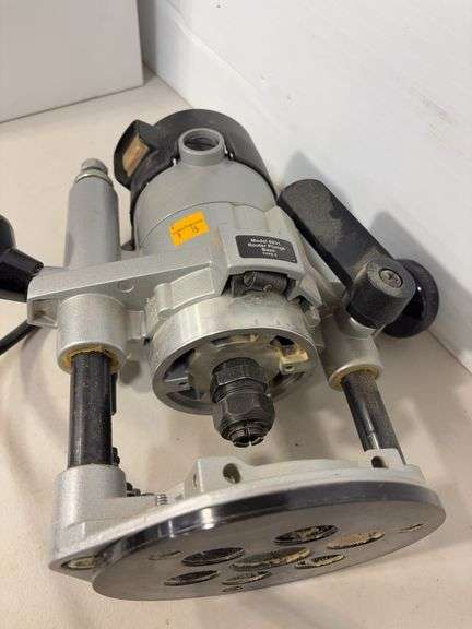 Porter cable 690LR heavy duty electric router - works