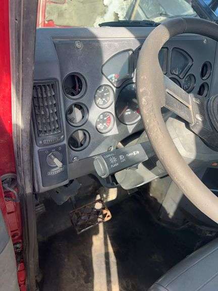 2008 Mack CHU613 showing 50,530 mi, 12,375 hrs- runs