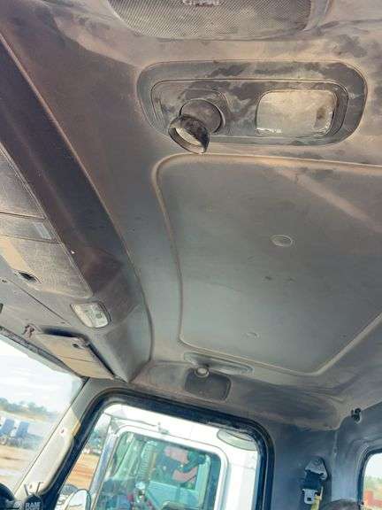 2012 Peterbilt 388 showing 48,817 mi, 9,224 hrs - runs