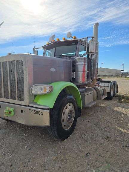 2015 Peterbilt 389 showing 53,258 mi, 8,978 hrs- runs