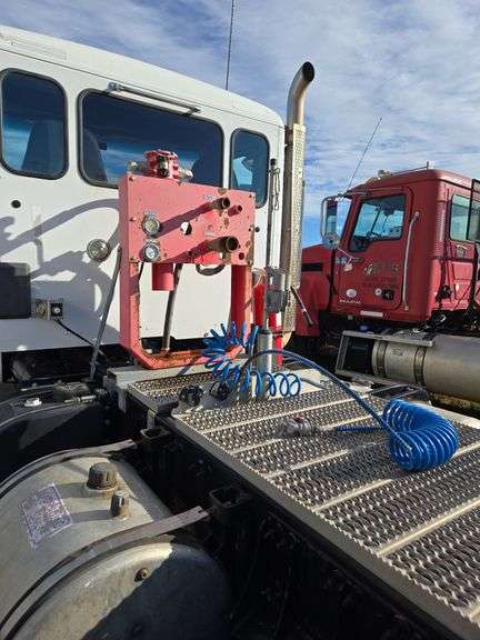 2014 Peterbilt 567 showing 44,798 mi, 5,118 hrs- runs