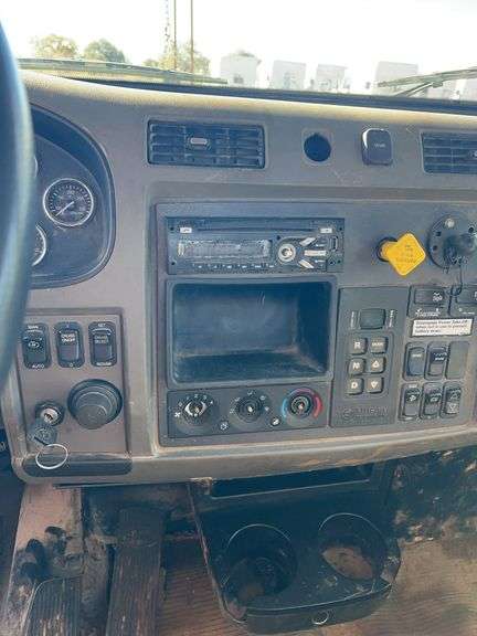 2018 Peterbilt PB348 showing 35,437 mi, 6,164 hrs - runs