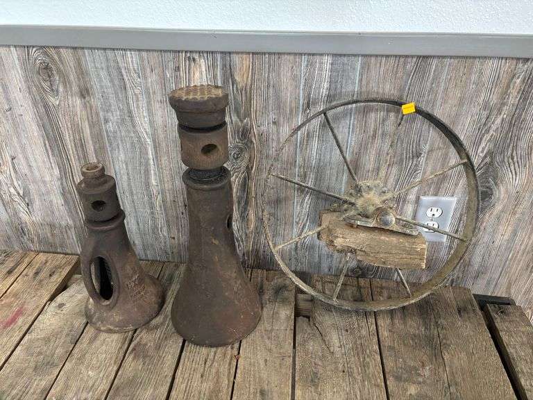 Wheel and 2 Jacks